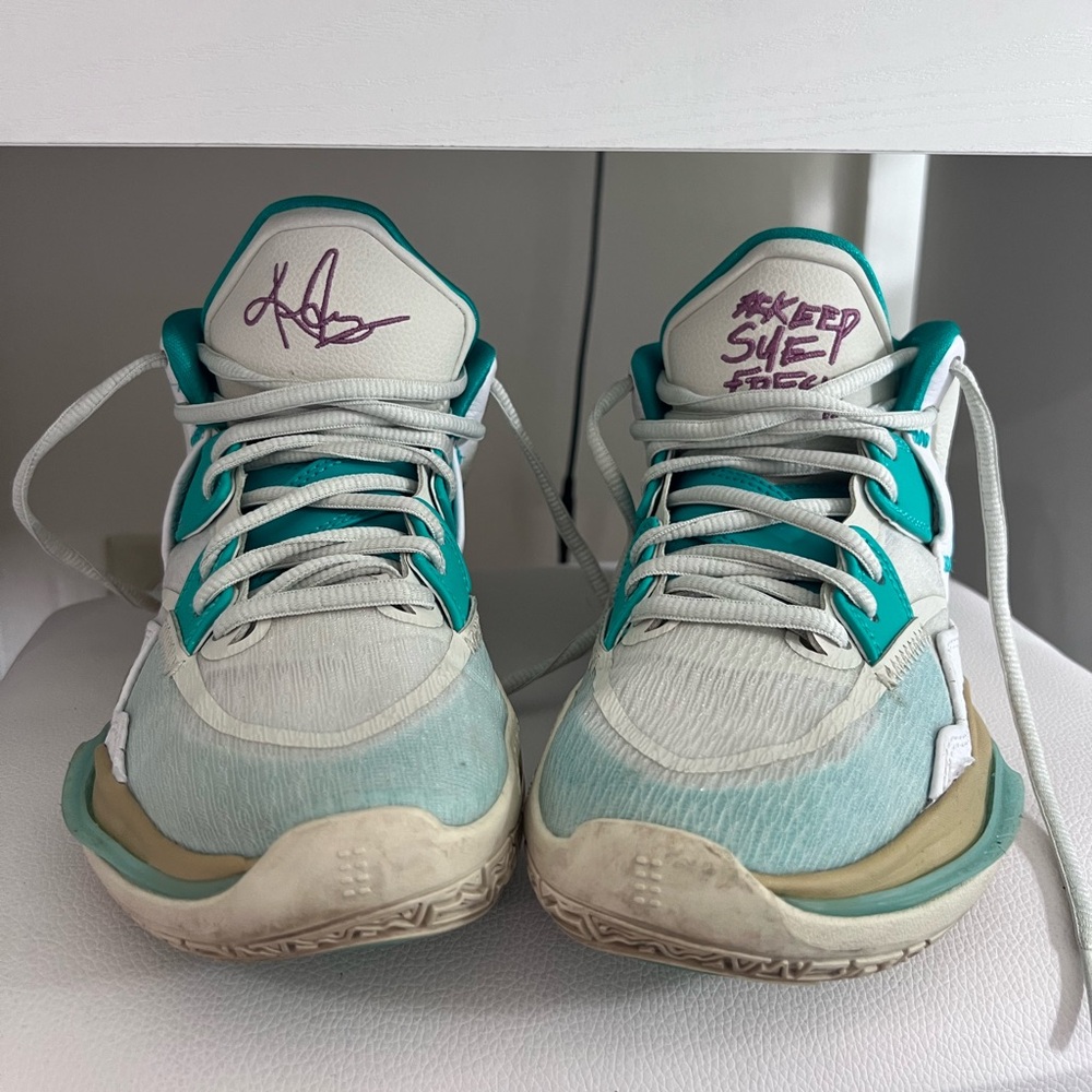 Nike Kyrie 8 ‘Keep Sue Fresh’